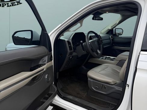 Used 2018 Ford Expedition XLT w/ Equipment Group 202A RWD image 10
