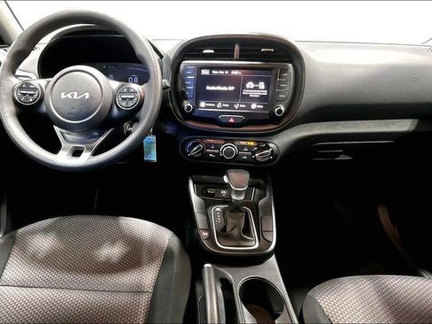 Used 2025 Kia Soul LX image 18
