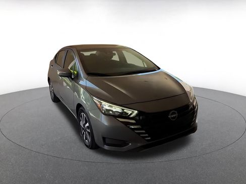 Used 2025 Nissan Versa SV FWD image 3