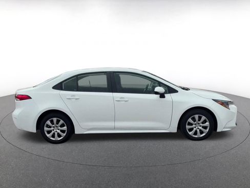 Used 2025 Toyota Corolla LE FWD image 13