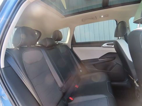 Used 2025 Volkswagen Taos SE FWD image 29