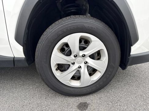 Used 2025 Toyota RAV4 LE AWD/4WD image 9