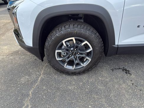 New 2026 Chevrolet Equinox ACTIV w/ Convenience Package III image 9