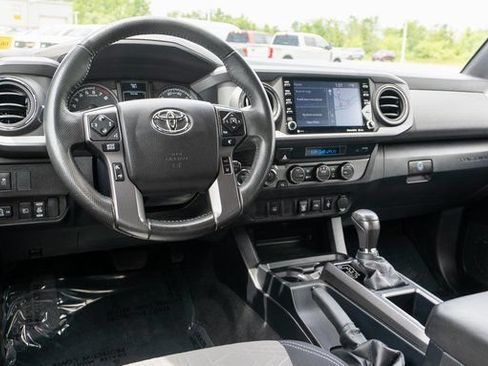 Used 2022 Toyota Tacoma TRD Sport AWD/4WD image 11