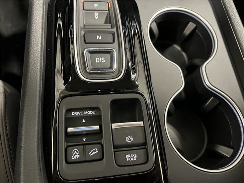 New 2025 Honda Pilot Touring image 24