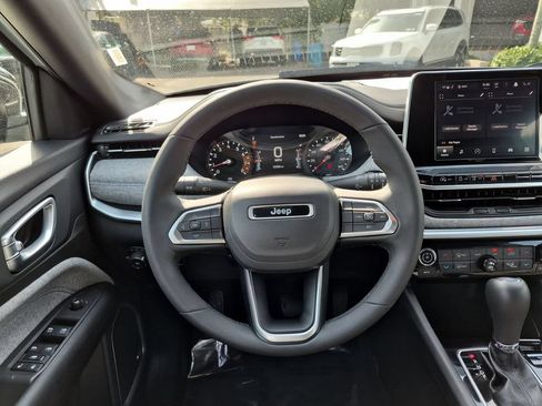 Used 2025 Jeep Compass Latitude w/ Sun & Sound Group AWD/4WD image 22
