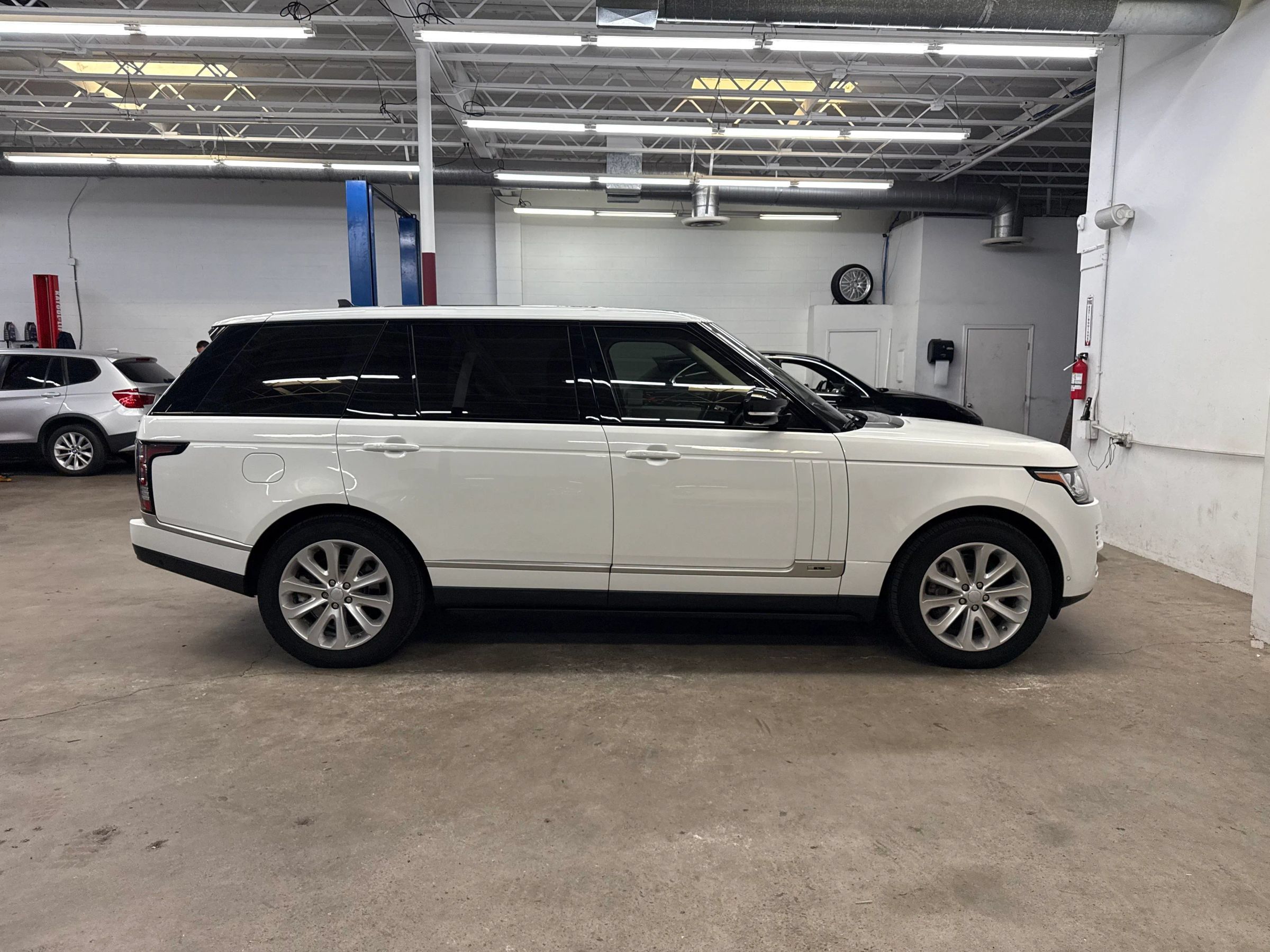 Used 2015 Land Rover Range Rover Long Wheelbase Supercharged AWD/4WD image 6