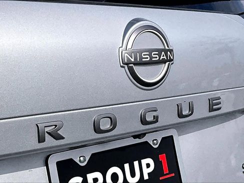 Used 2024 Nissan Rogue SV image 9