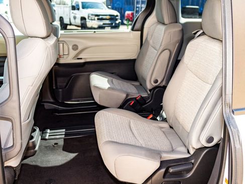Used 2024 Toyota Sienna LE image 24