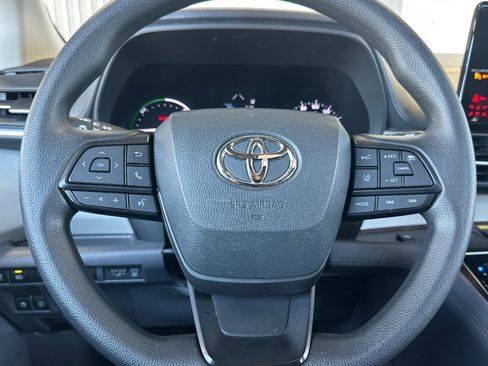 Certified 2023 Toyota Sienna LE w/ LE Plus Package FWD image 23