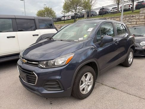 Used 2018 Chevrolet Trax LS w/ LPO, Cargo Package image 3