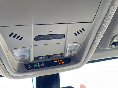 Used 2023 GMC Acadia SLT w/ Preferred Package image 33