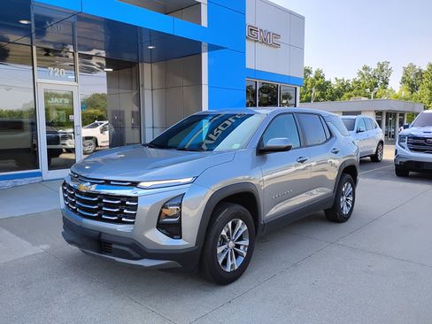 Used 2025 Chevrolet Equinox LT FWD image 13