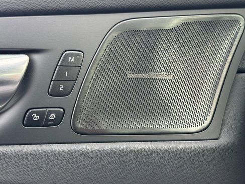 Certified 2023 Volvo XC60 B6 Ultimate w/ Climate Package image 17