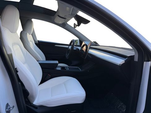 Used 2023 Tesla Model Y Long Range AWD/4WD image 12
