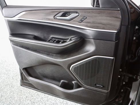 Used 2023 Jeep Grand Cherokee L Limited image 23