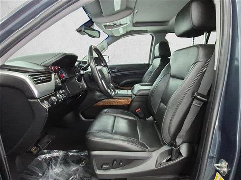 Used 2019 Chevrolet Suburban Premier AWD/4WD image 17