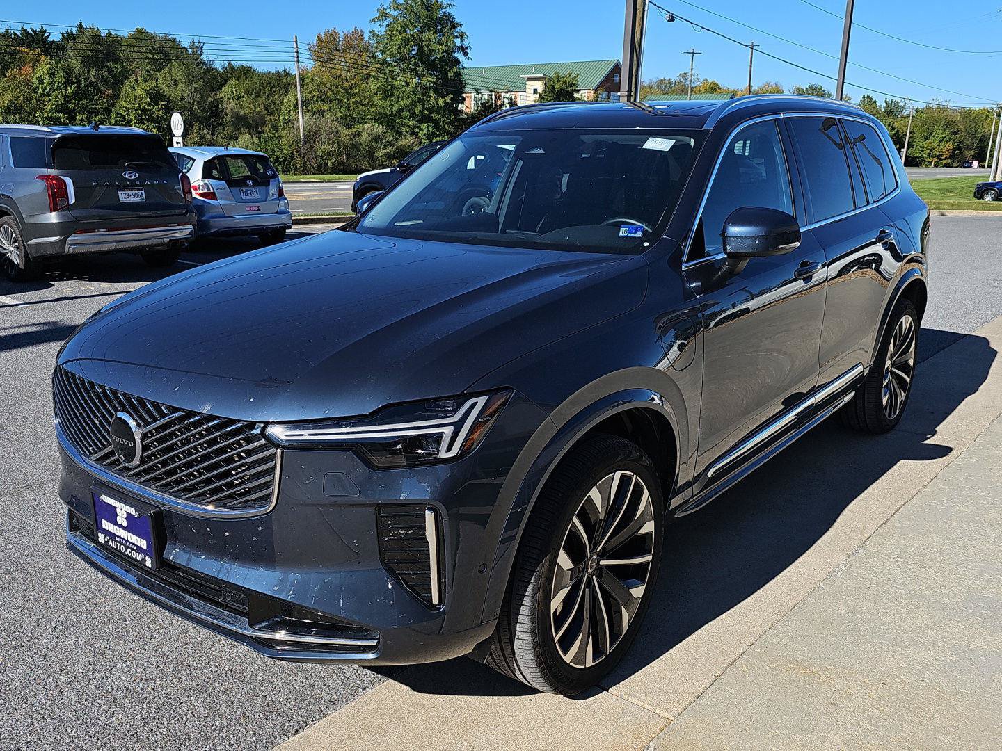 Used 2026 Volvo XC90 T8 Plus w/ Protection Package Premier AWD/4WD image 3