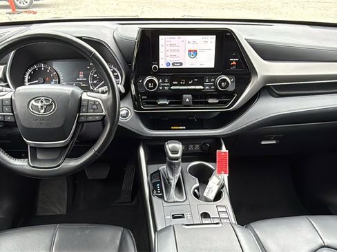 Used 2023 Toyota Highlander XLE image 27