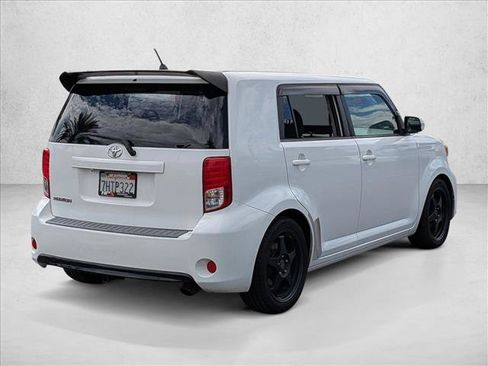 Used 2014 Scion xB FWD image 5