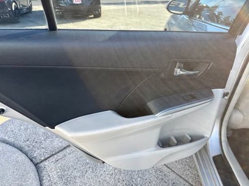 Used 2013 Toyota Camry LE FWD image 12