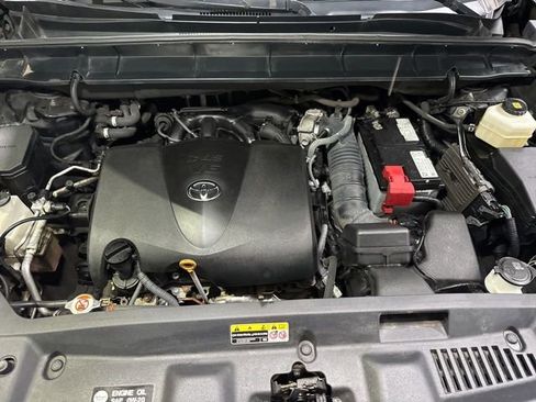 Used 2021 Toyota Highlander XSE AWD/4WD image 10