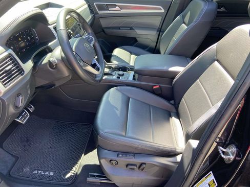 Used 2022 Volkswagen Atlas Cross Sport SEL R-Line AWD/4WD image 19