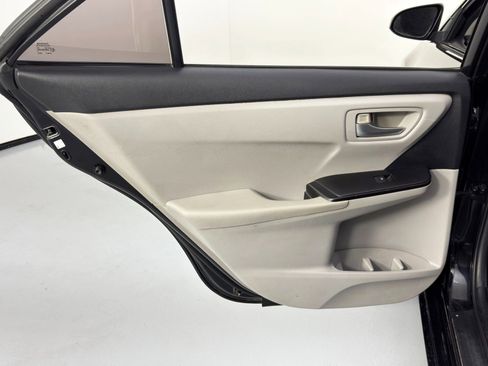 Used 2016 Toyota Camry SE image 33