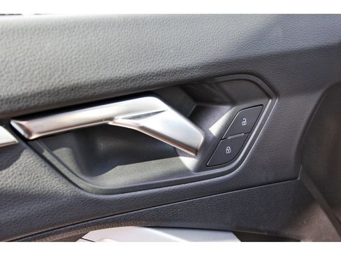 Used 2025 Audi Q3 2.0T Premium image 21