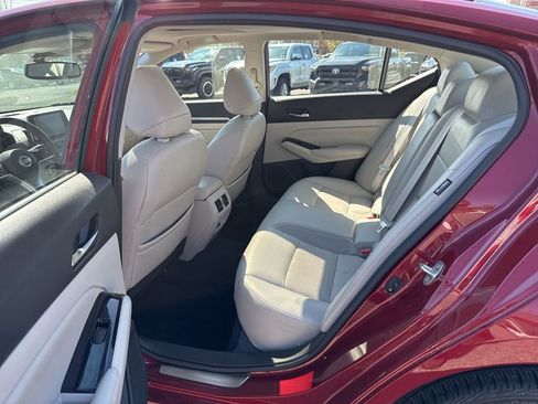 Used 2021 Nissan Altima 2.5 Platinum AWD/4WD image 10