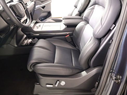 New 2026 Lincoln Navigator L Reserve AWD/4WD image 12