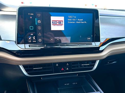 Used 2024 Volkswagen Atlas Cross Sport SE FWD image 31