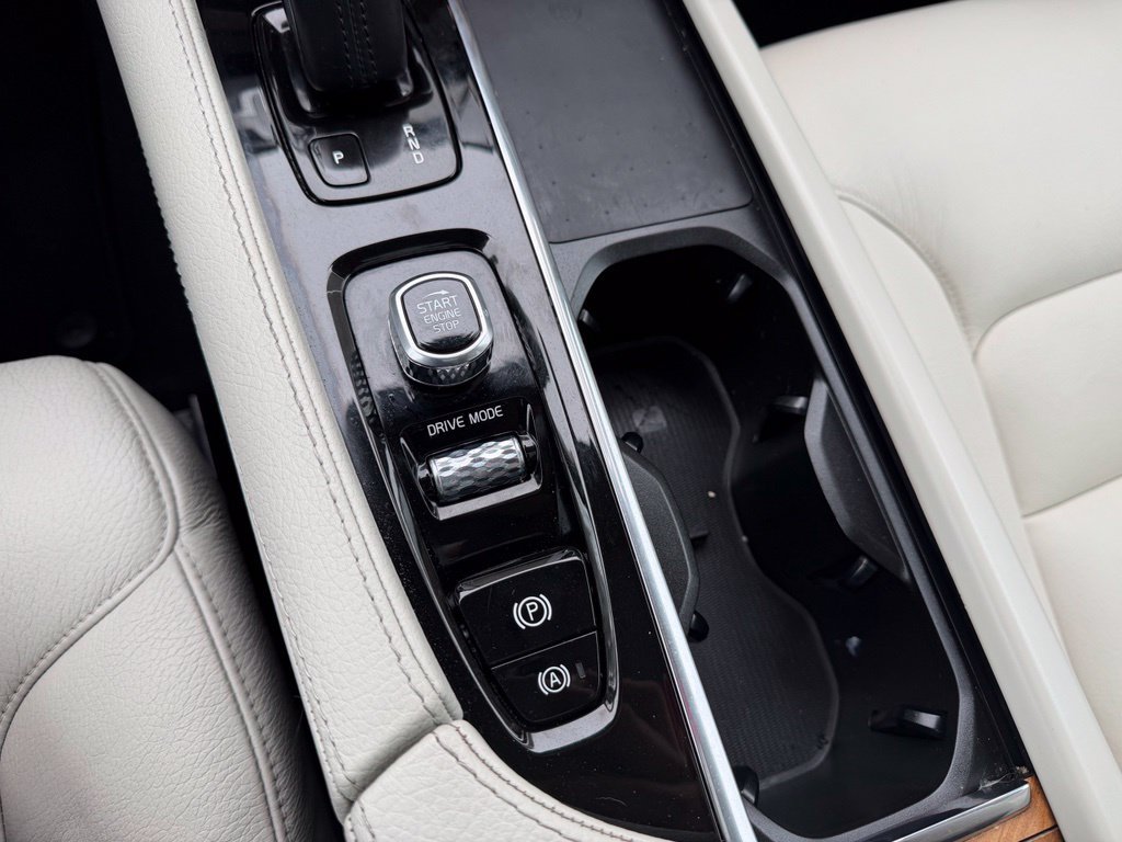Used 2021 Volvo XC90 T8 Inscription Expression w/ Protection Package Premier AWD/4WD image 26