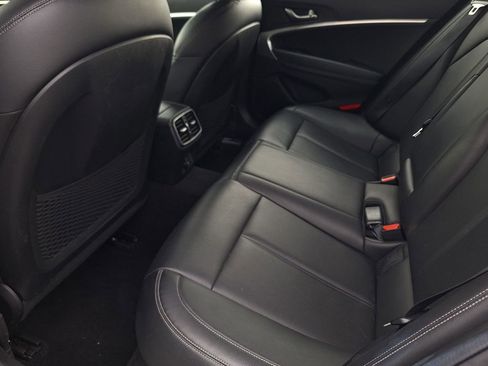 Used 2022 Genesis G70 2.0T RWD image 12