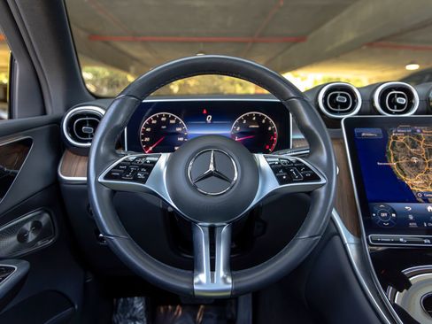 Used 2023 Mercedes-Benz GLC 300 4MATIC image 32