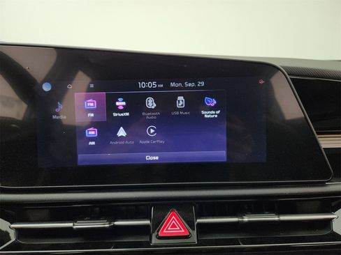 Certified 2024 Kia Niro SX Touring image 46