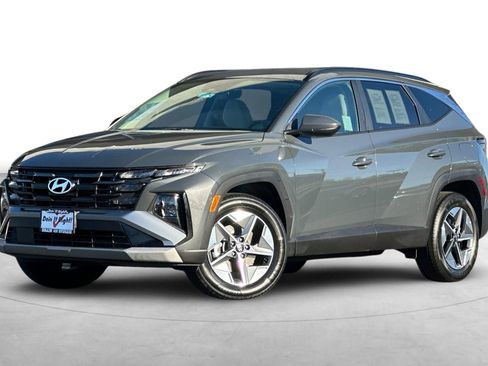 Used 2025 Hyundai Tucson SEL image 2