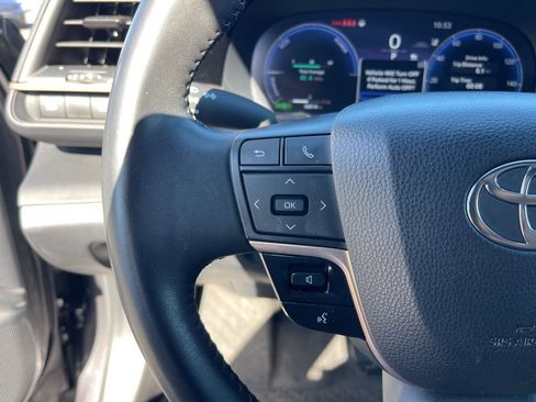 Used 2023 Toyota Crown XLE image 13