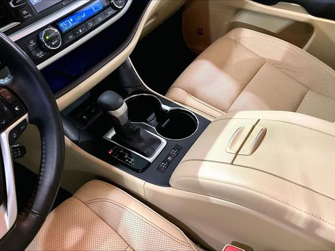 Used 2019 Toyota Highlander Limited image 31