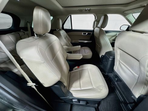 Used 2023 Ford Explorer XLT w/ Equipment Group 202A AWD/4WD image 27