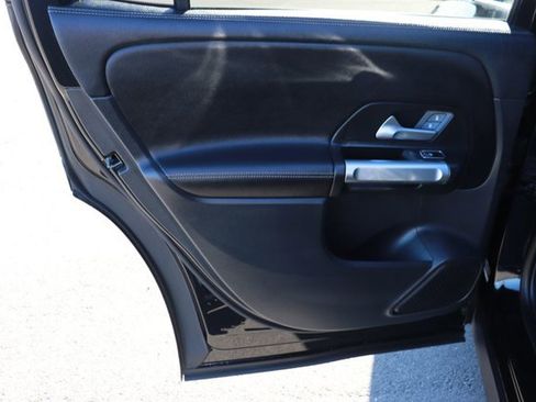 Used 2024 Mercedes-Benz GLB 250 image 12