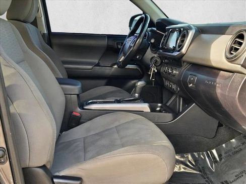 Used 2018 Toyota Tacoma SR5 image 21