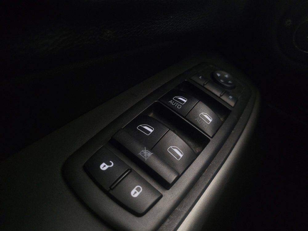 Used 2019 Jeep Cherokee Limited FWD image 27