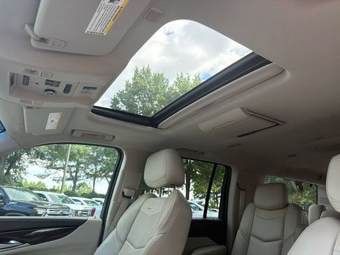 Used 2015 Cadillac Escalade ESV Luxury RWD image 33