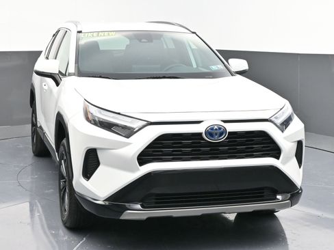 Used 2023 Toyota RAV4 SE image 2