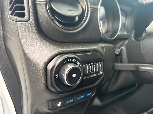 Used 2021 Jeep Wrangler Unlimited Sahara AWD/4WD image 27