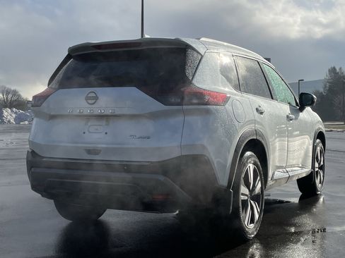 Used 2023 Nissan Rogue SL image 3