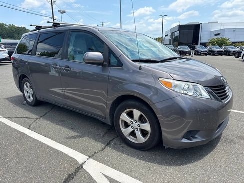 Used 2013 Toyota Sienna LE FWD image 16