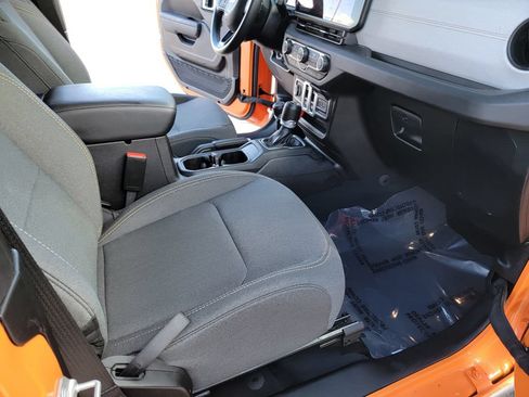 Used 2025 Jeep Wrangler Sport AWD/4WD image 13
