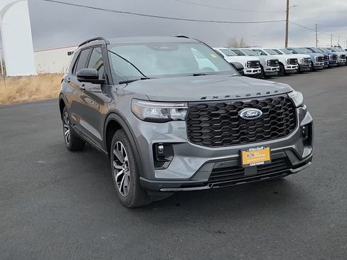 Used 2025 Ford Explorer ST-Line image 4